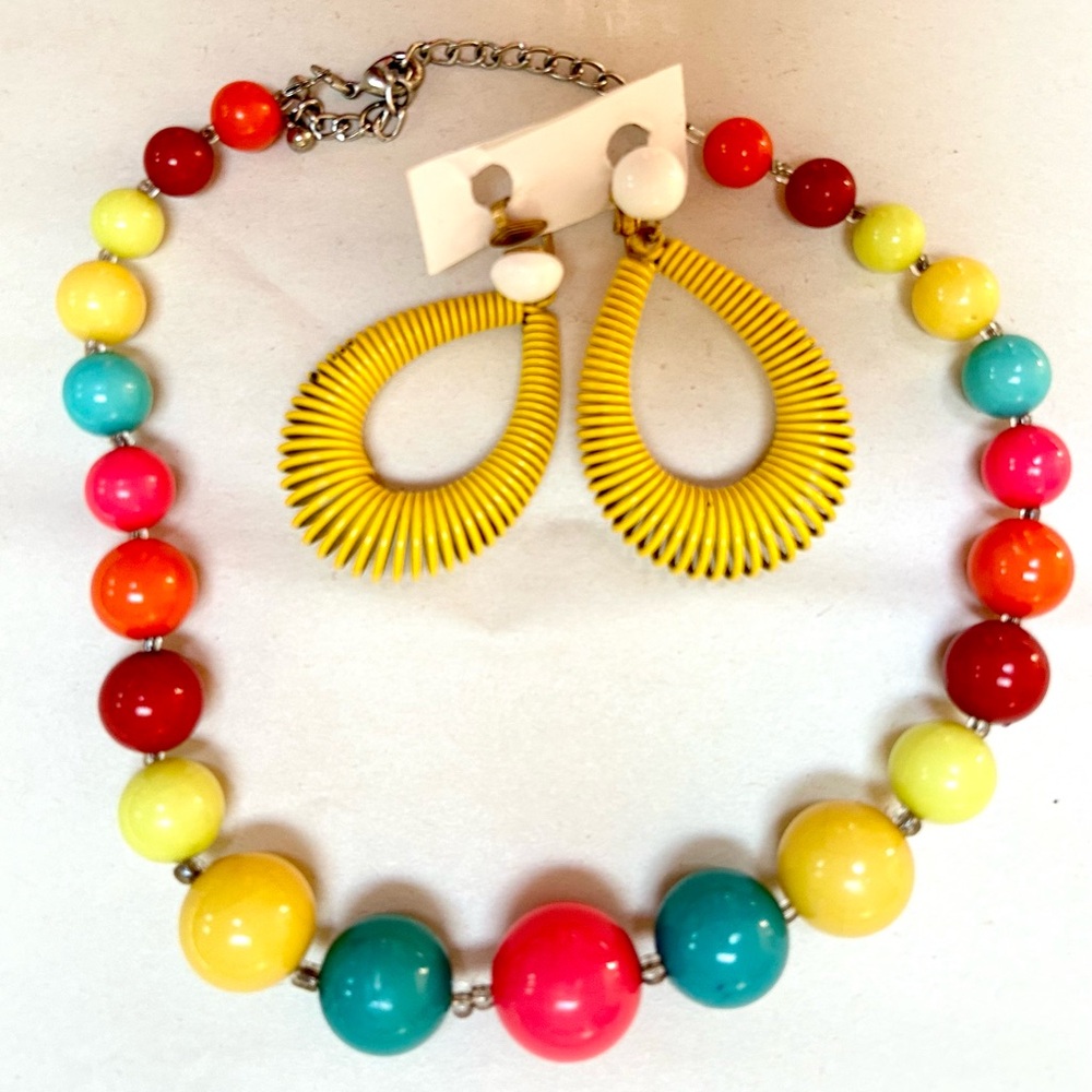 Vintage Bead Necklace and Clip-On Earrings